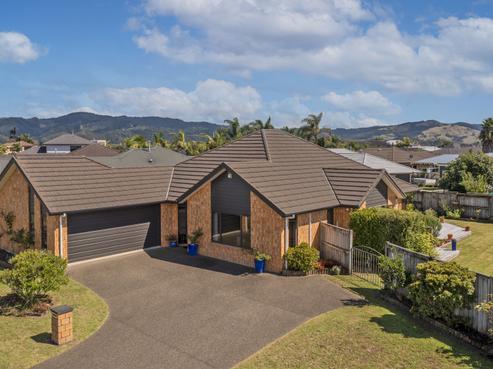 71 Cholmondeley Crescent, Whitianga