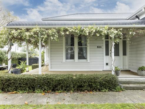 511 Southampton Street West, Hastings