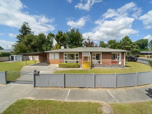 15 Suffolk Crescent, Feilding