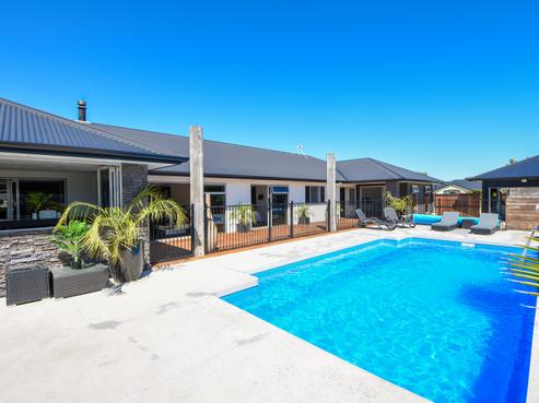 2 The Glade, Carterton