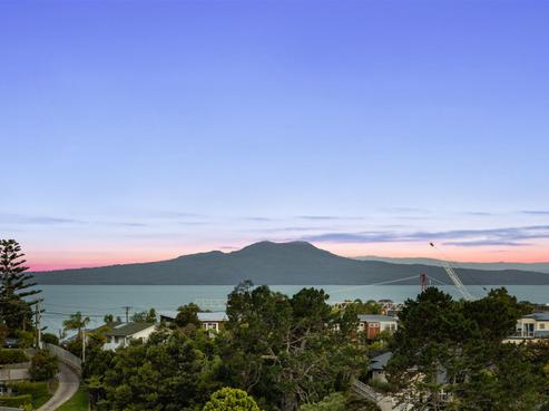 2/84 Carlisle Road, Browns Bay