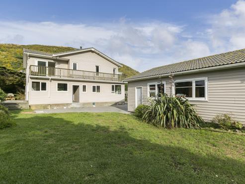 1072 Makara Road, Makara