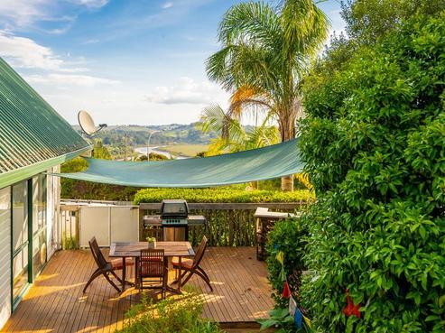 320 Whangaparaoa Road, Stanmore Bay