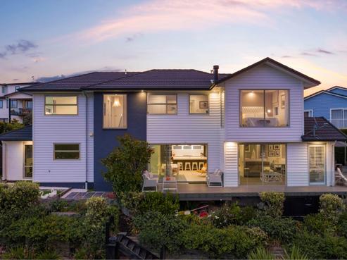 5 Coastal Court, Long Bay