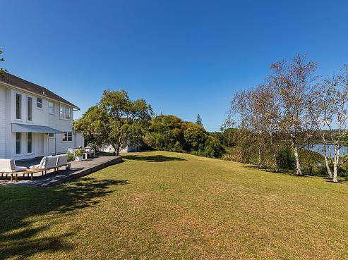 54 Cobham Crescent, Kelston