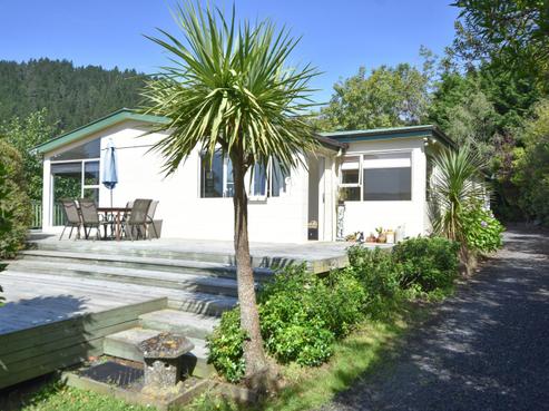 160 Doctors Point Road, Waitati