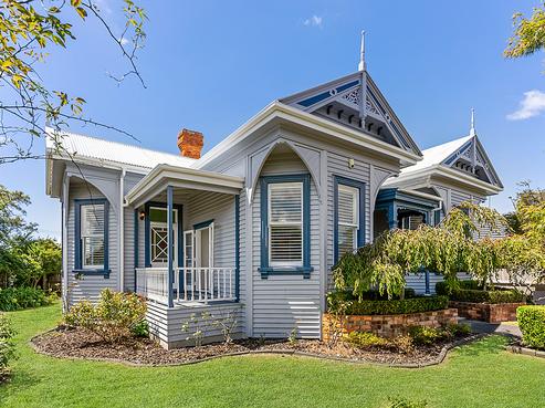 1/2 Eskdale Road, Birkdale