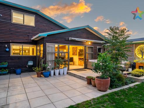 27 Holyoake Crescent, Avalon