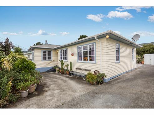 27 Amundsen Grove, Stokes Valley