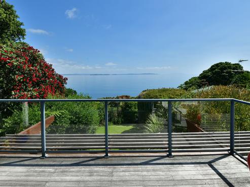 104 Pacific Parade, Army Bay