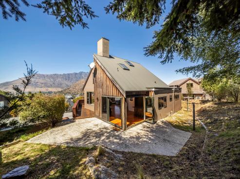 11 Goldleaf Hill, Queenstown Central
