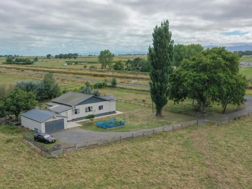 272 Canal West Road, Waitakaruru