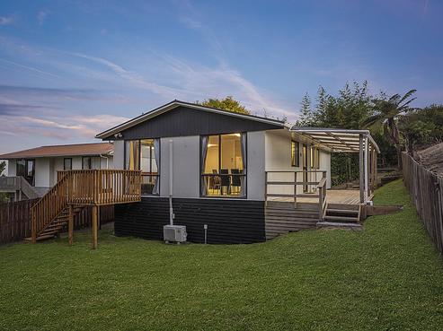 2/231 Don Buck Road, Massey