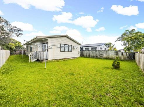 2/8 Templeton Place, Clendon Park