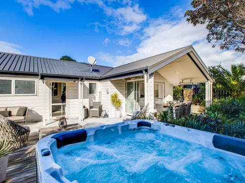 8 Conqueror Rise, Pauanui