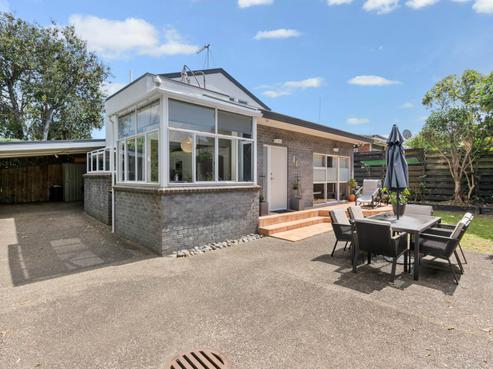 2/14 Taharoto Road, Takapuna