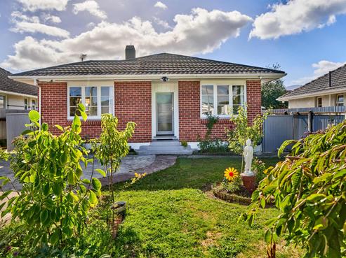 90 Pine Avenue, Ebdentown