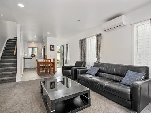 2/4 John Jennings Drive, Oteha