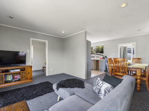 93 Clayton Road, Mangakakahi