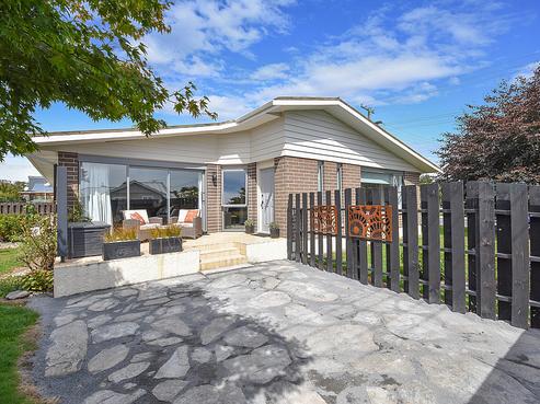1 Keinan Avenue, Milton