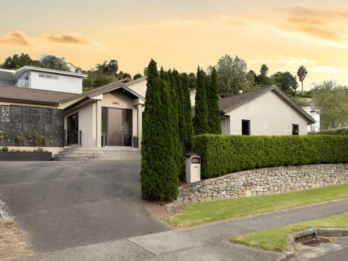 208 Castlewold Drive, Bethlehem