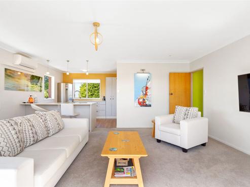 2/4 Evelyn Place, Hillcrest