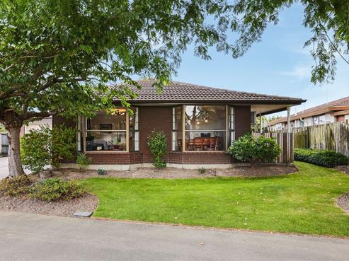 6 Applewood Place, Casebrook