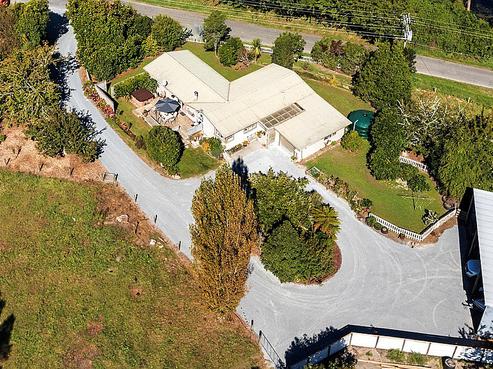 100 Takapu Road, Manakau