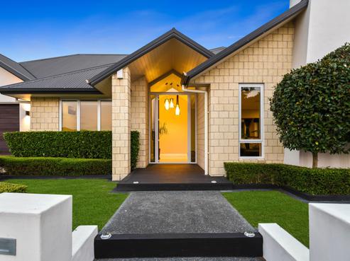 8 Connor Court, Huntington