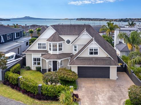 13 Compass Point Way, Half Moon Bay