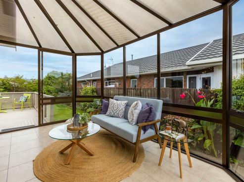2/135 Sawyers Arms Road, Northcote