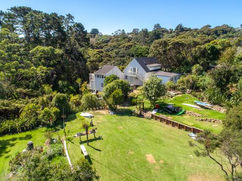 11 Hekerua Road, Oneroa