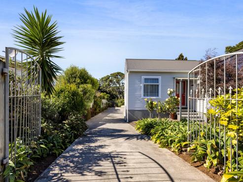 24 Ngaio Street, Strandon