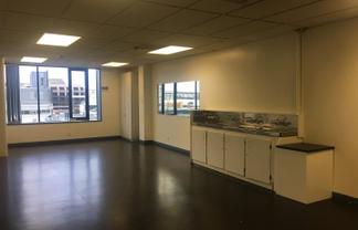 Ex-Beauty School on Khyber Pass Road!