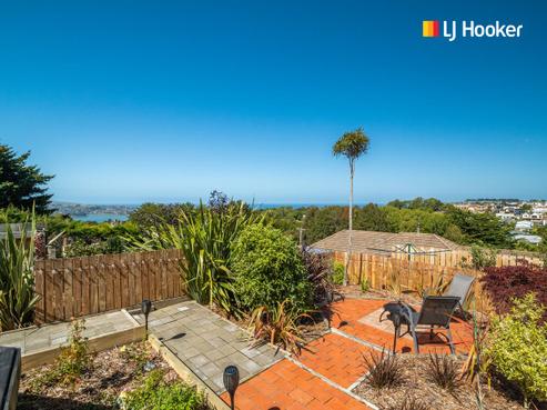 5 Preston Crescent, Belleknowes