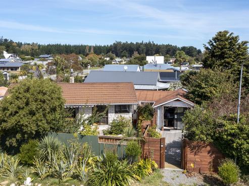 11 Bridge Street, Waikuku Beach