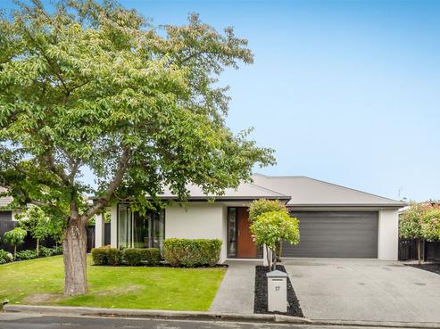 17 Parkside Crescent, Northwood