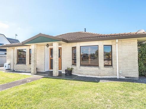 11 Warwick Place, Springvale