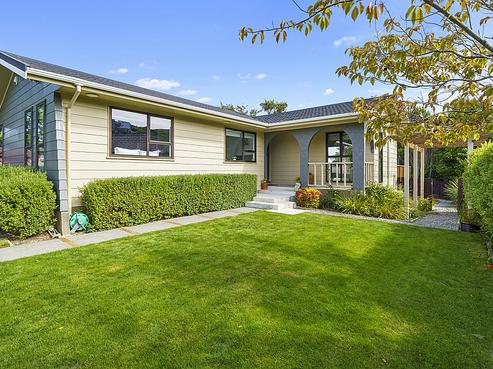 2 Tedder Way, Karori