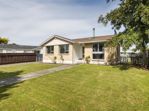 8 Robinson Crescent, Westbrook