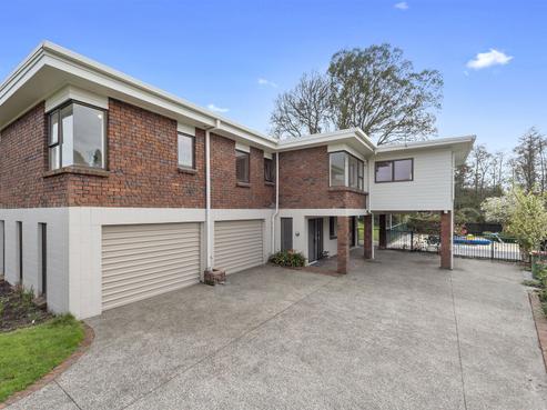 15 Perindale Drive, Chartwell