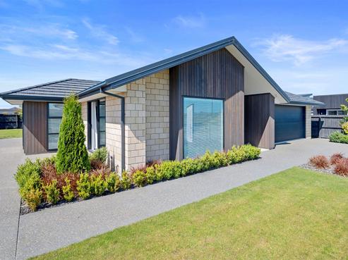166 Southfield Drive, Lincoln