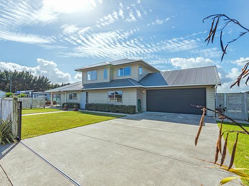 2 Tararua Drive, Himatangi Beach