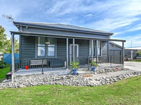 307 Park Road South, Akina