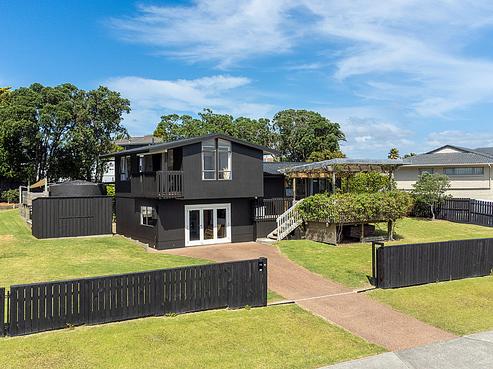 69 Pacific Parade, Army Bay