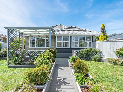 20A Holyoake Crescent, Avalon