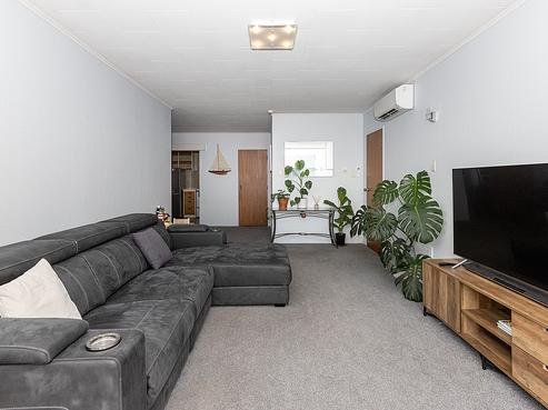 2/228 Kennedy Road, Onekawa