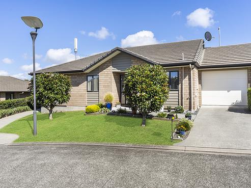 18 Royalle Mews, Botany Downs