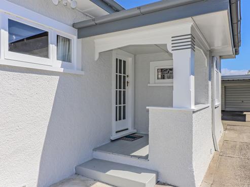 507 Hastings Street South, Akina