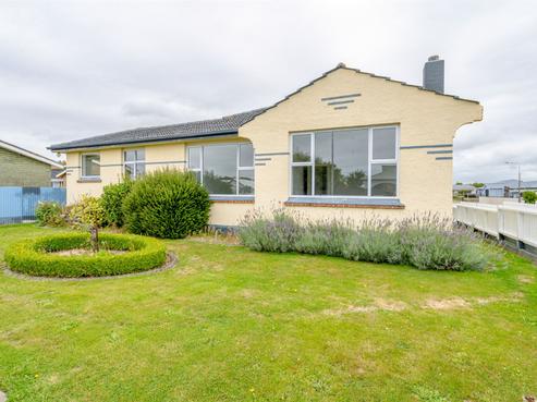 138 Pomona Street, Strathern